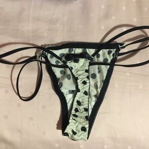 ✨Rienda White Black Dotted V-shape Panty